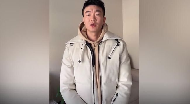 热刺球迷组织表示：“热刺球迷信托董事会对于热刺将加入欧超的新闻感到非常担忧，欧超联赛是一个由贪婪和自我利益驱动的概念，其代价是我们所珍视的足球运动的内在价值。